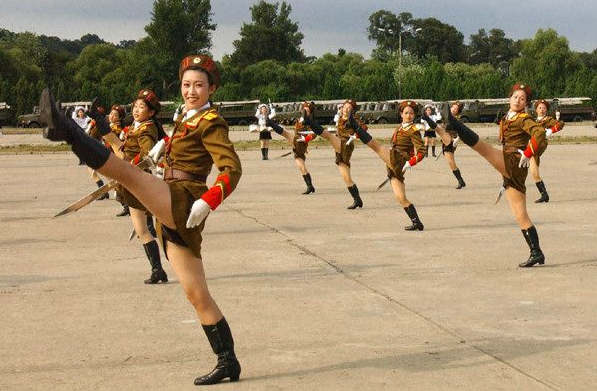 северокорейские девушки военные